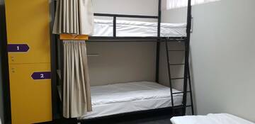 Фото номера Стандартный трехместный номер Хостелы Hostel City Center г. Кишинёв 3