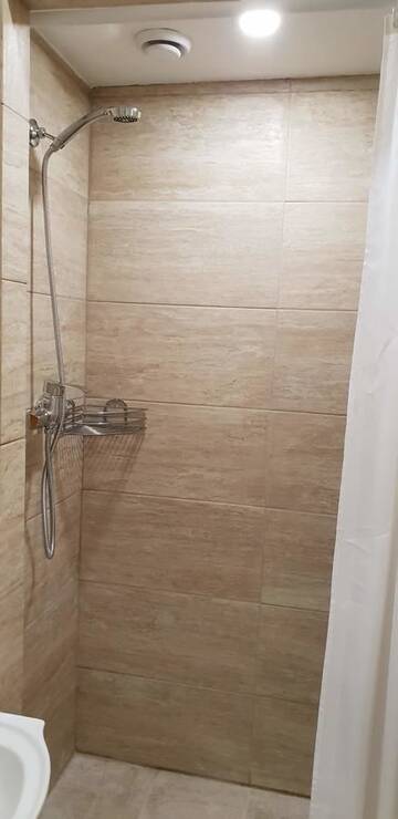 Фото номера Кровать в общем номере для мужчин с 4 кроватями Хостелы Hostel City Center г. Кишинёв 5