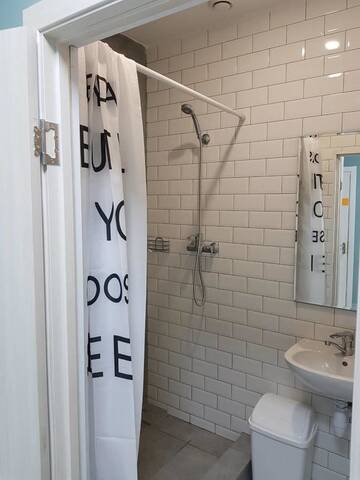 Фото номера Кровать в общем номере для женщин с 4 кроватями Хостелы Hostel City Center г. Кишинёв 4