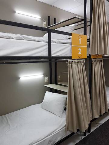 Фото номера Кровать в общем номере для мужчин с 4 кроватями Хостелы Hostel City Center г. Кишинёв 10