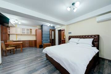 Фото номера Двухместный номер с 1 кроватью и балконом Отель Catherine Hotel г. Кишинёв 8