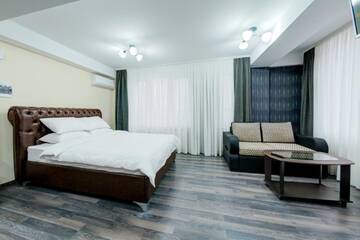 Фото номера Двухместный номер с 1 кроватью и балконом Отель Catherine Hotel г. Кишинёв 9