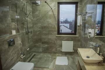 Фото номера Семейный номер Отель Bernardazzi Grand Hotel &amp; SPA г. Кишинёв 10
