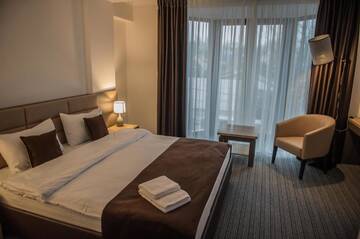 Фото номера Стандартный номер с кроватью размера &quot;king-size&quot; Отель Bernardazzi Grand Hotel &amp; SPA г. Кишинёв 9