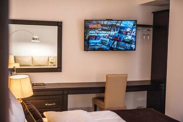 Фото номера Семейный номер Отель Bernardazzi Grand Hotel &amp; SPA г. Кишинёв 2
