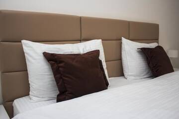 Фото номера Стандартный номер с кроватью размера &quot;king-size&quot; Отель Bernardazzi Grand Hotel &amp; SPA г. Кишинёв 4
