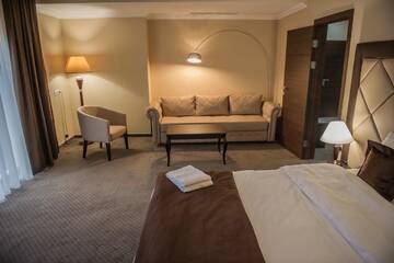Фото номера Семейный номер Отель Bernardazzi Grand Hotel &amp; SPA г. Кишинёв 7