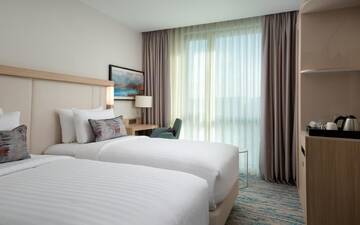 Фото номера Standard, Guest room, 2 Twin/Single Bed(s), City view Отель Courtyard by Marriott Chisinau г. Кишинёв 5