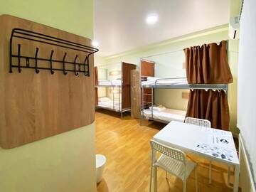 Фото номера Кровать в общем номере для мужчин Хостелы Capsule HOSTEL г. Кишинёв 9