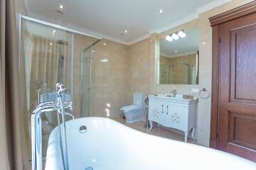 Фото номера Апартаменты Делюкс Отель Ambassador Hotel г. Кишинёв 7