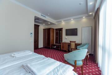 Фото номера Большой двухместный номер с 1 кроватью Отель Ambassador Hotel г. Кишинёв 5