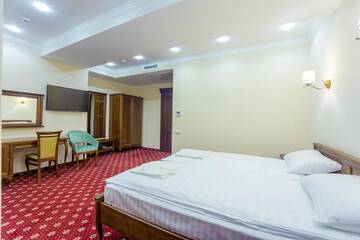 Фото номера Большой двухместный номер с 1 кроватью Отель Ambassador Hotel г. Кишинёв 8