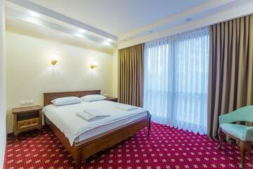 Фото номера Двухместный номер Делюкс с 1 кроватью Отель Ambassador Hotel г. Кишинёв 3
