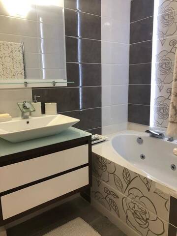 Фото номера Апартаменты с 3 спальнями Апартаменты Luxury Apartment Kishinev г. Кишинёв 56