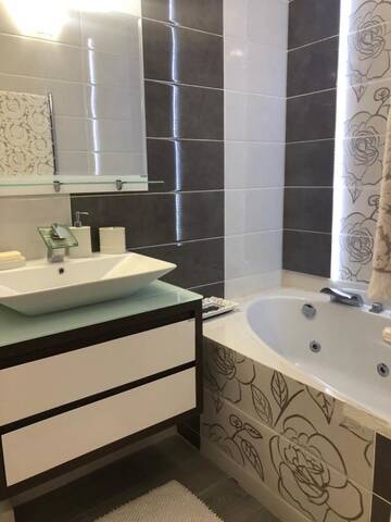 Фото номера Апартаменты с 3 спальнями Апартаменты Luxury Apartment Kishinev г. Кишинёв 20